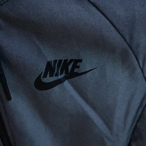 Nike Windrunner - Picture 2 of 4
